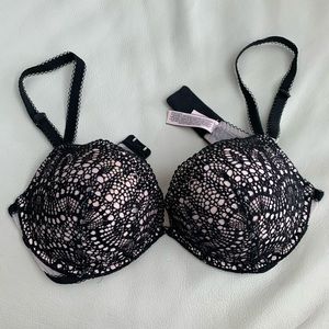 Black padded lace push-up bra